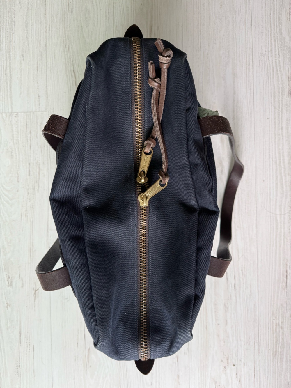 Filson Rugged Twill Zipper Tote Laptop Gym Bag Navy Made in USA Unisex Key Clip - Picture 2 of 16